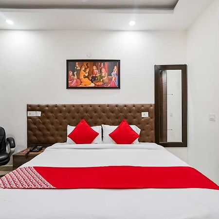 Hotel O Premium Rooms Chhatarpur New Delhi Eksteriør bilde