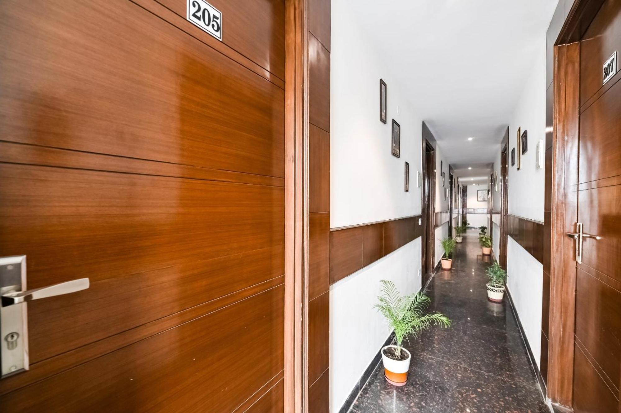 Hotel O Premium Rooms Chhatarpur New Delhi Eksteriør bilde