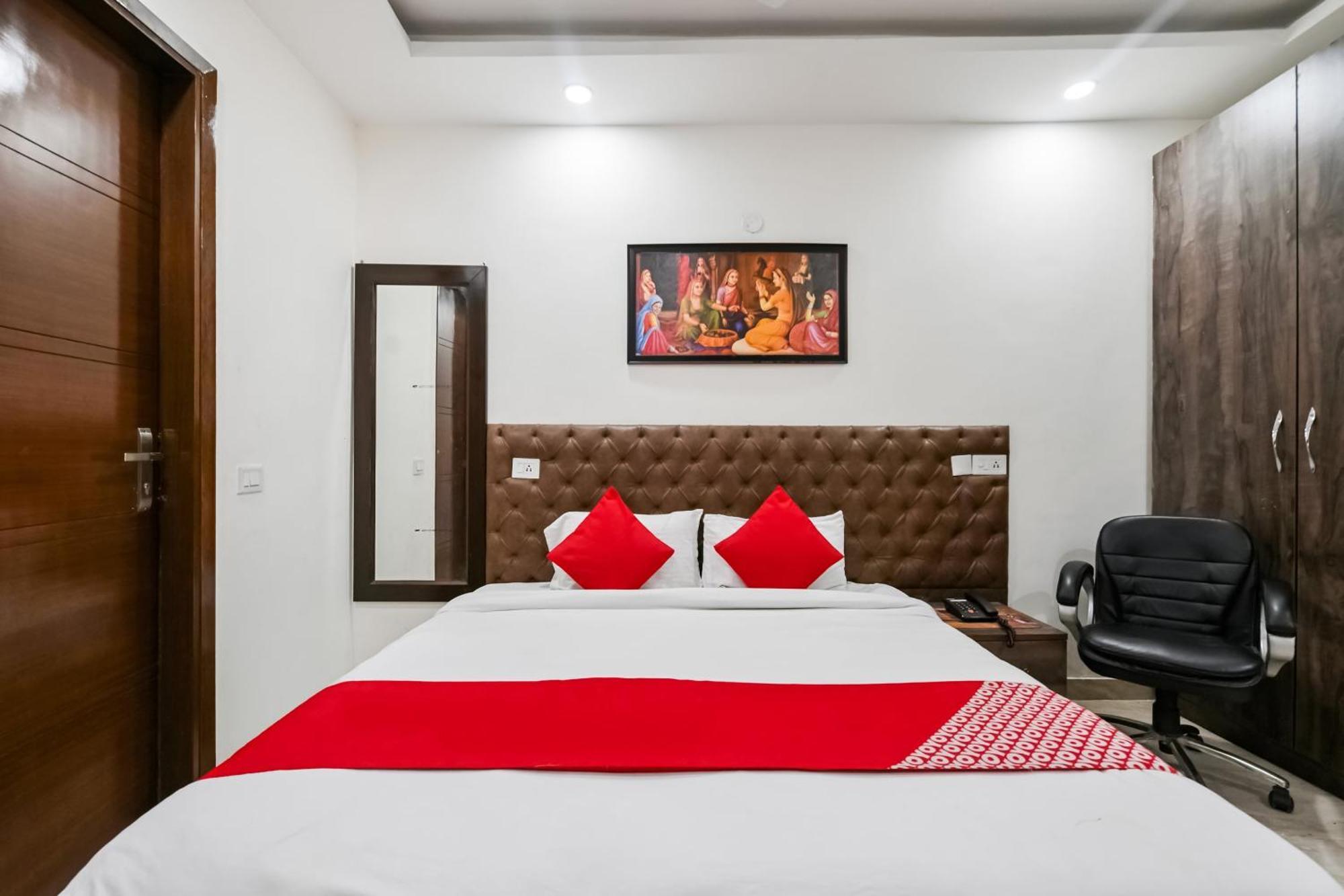 Hotel O Premium Rooms Chhatarpur New Delhi Eksteriør bilde
