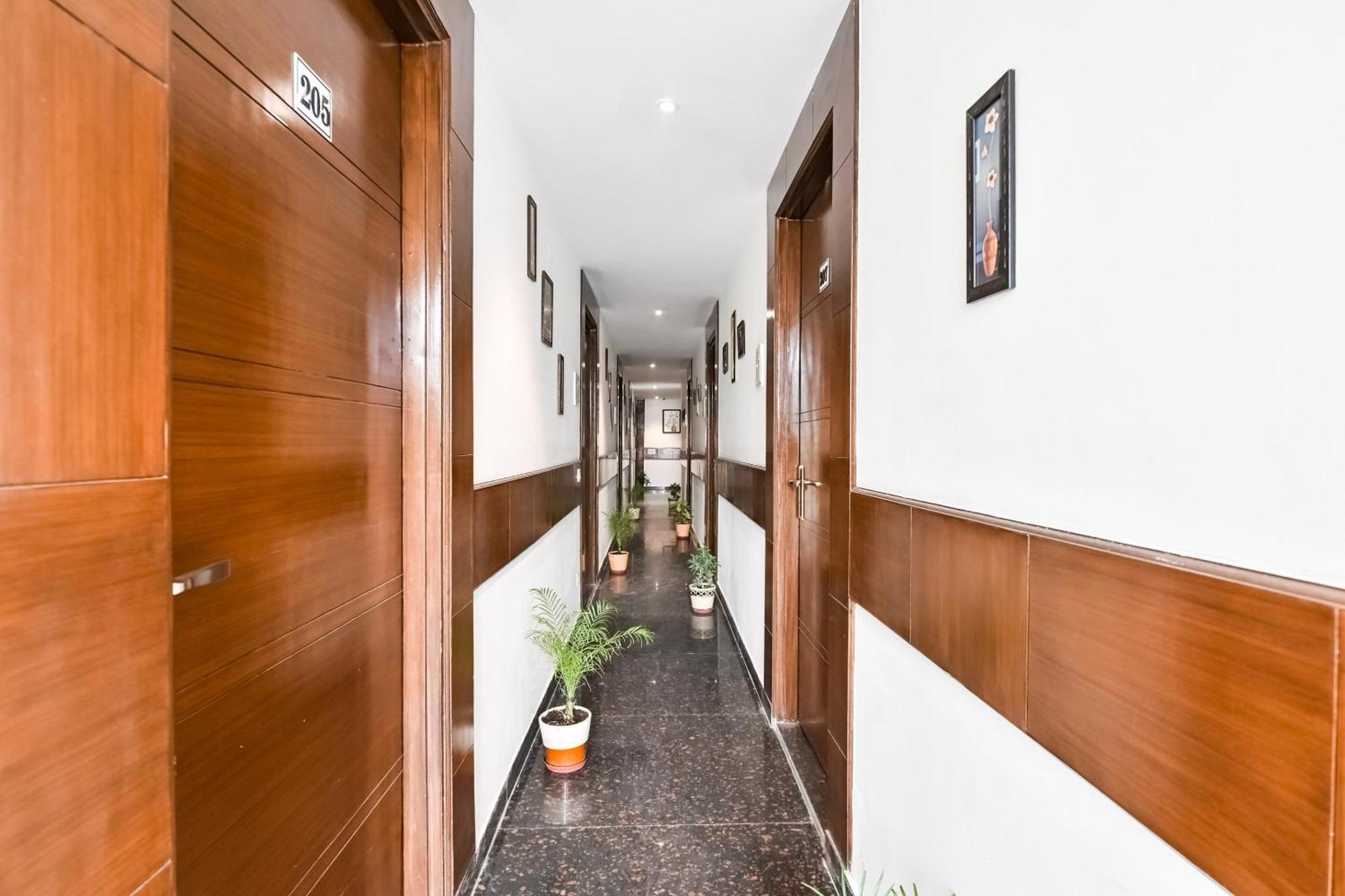 Hotel O Premium Rooms Chhatarpur New Delhi Eksteriør bilde