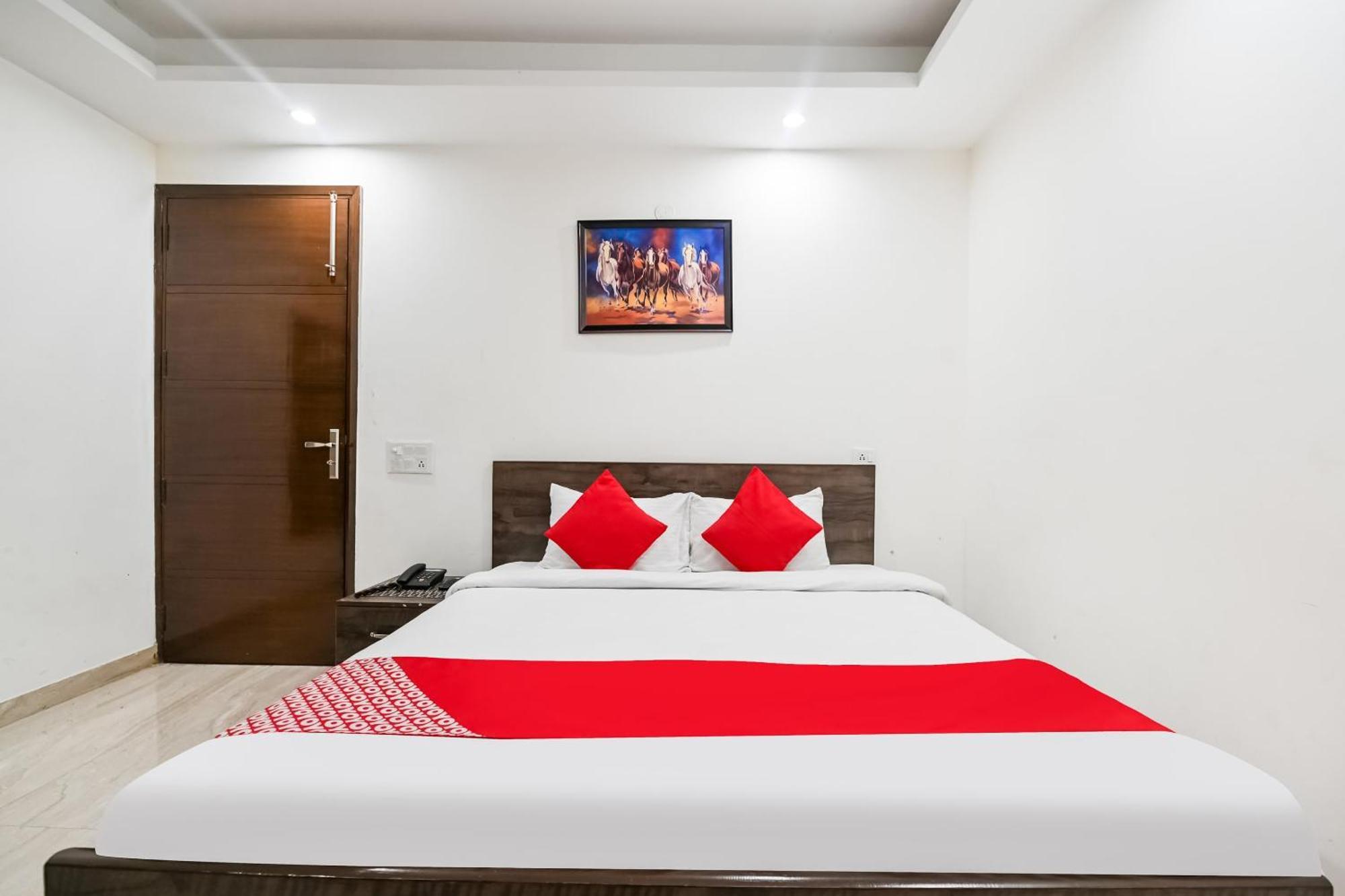 Hotel O Premium Rooms Chhatarpur New Delhi Eksteriør bilde